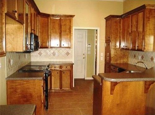 4th image of 366 Saint Charles Blvd