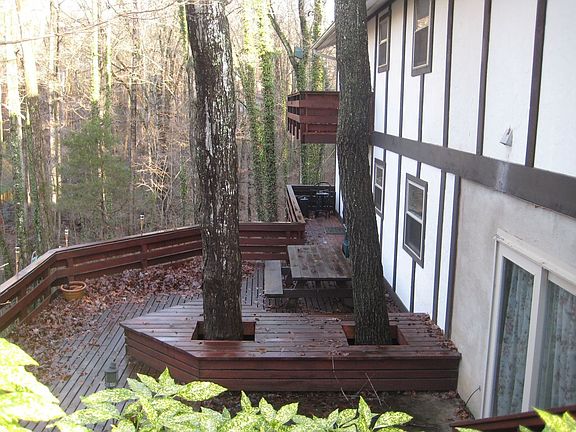 Back deck, with upstairs balcony.