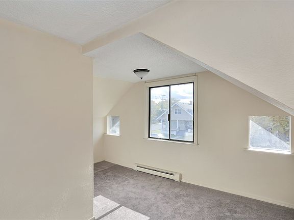 3rd image of 1608 W Shannon Ave