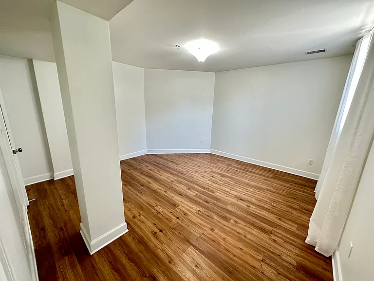 615 W Hancock St — Photo 5