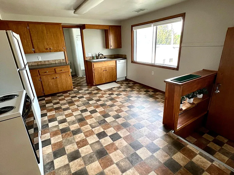 58 W Washington Ave #3 — Photo 4