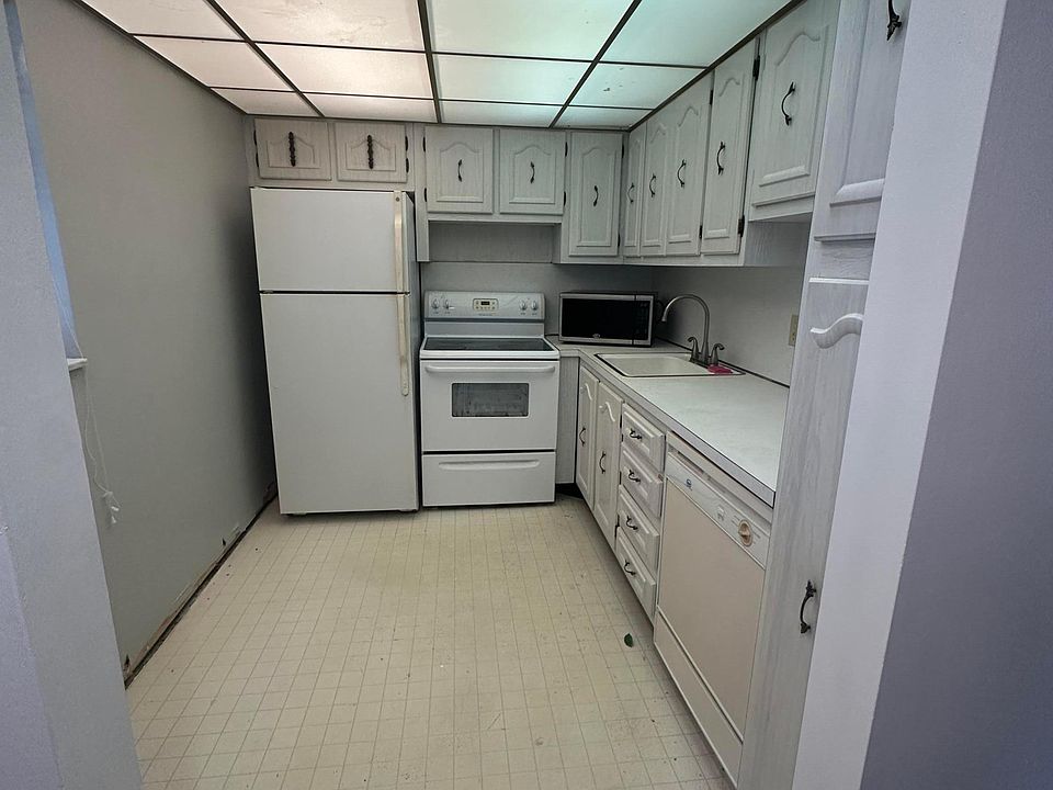 1st image of 2515 NE 1st Court #218