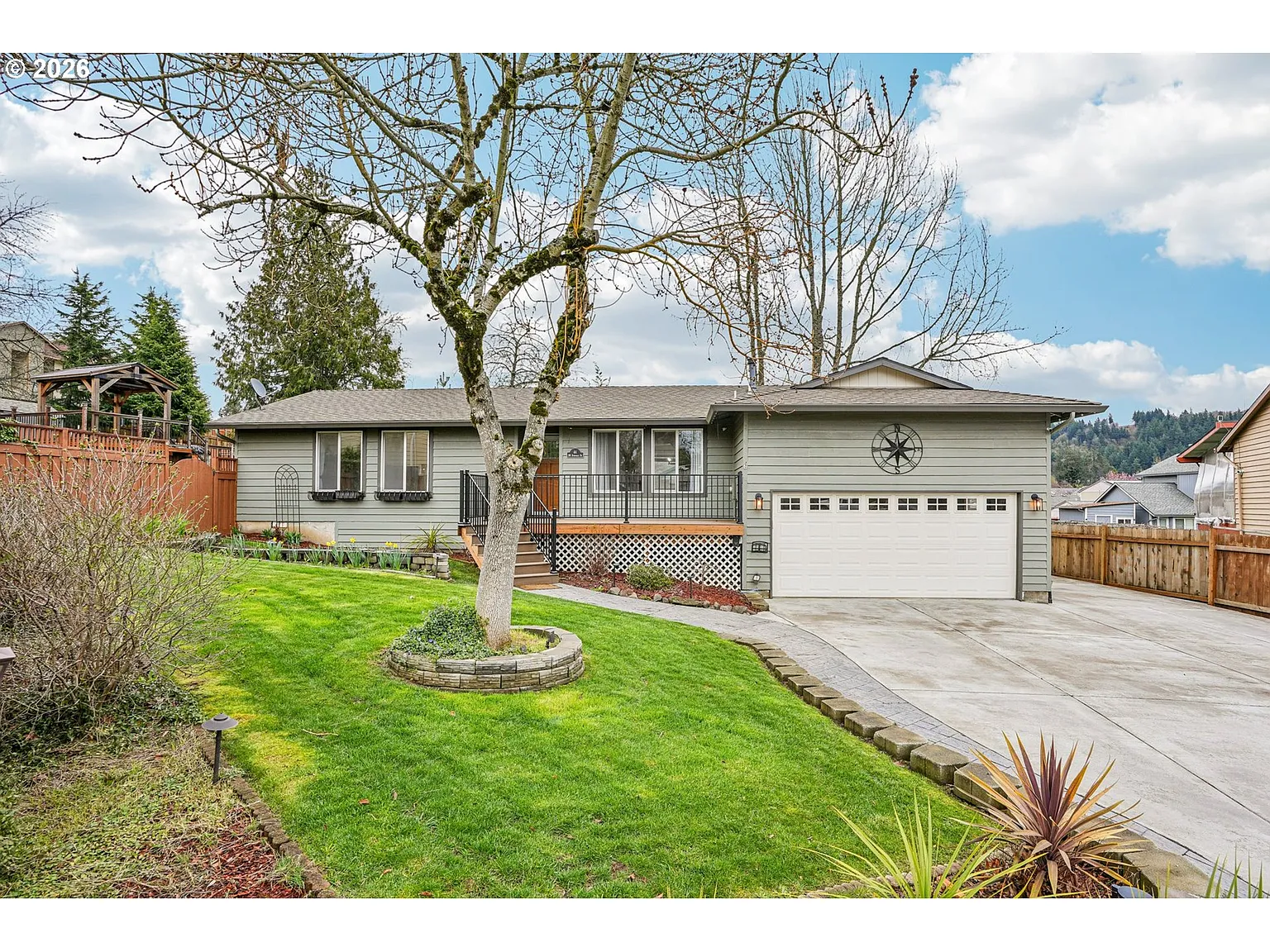 44 SW Birdsdale Dr photo 1