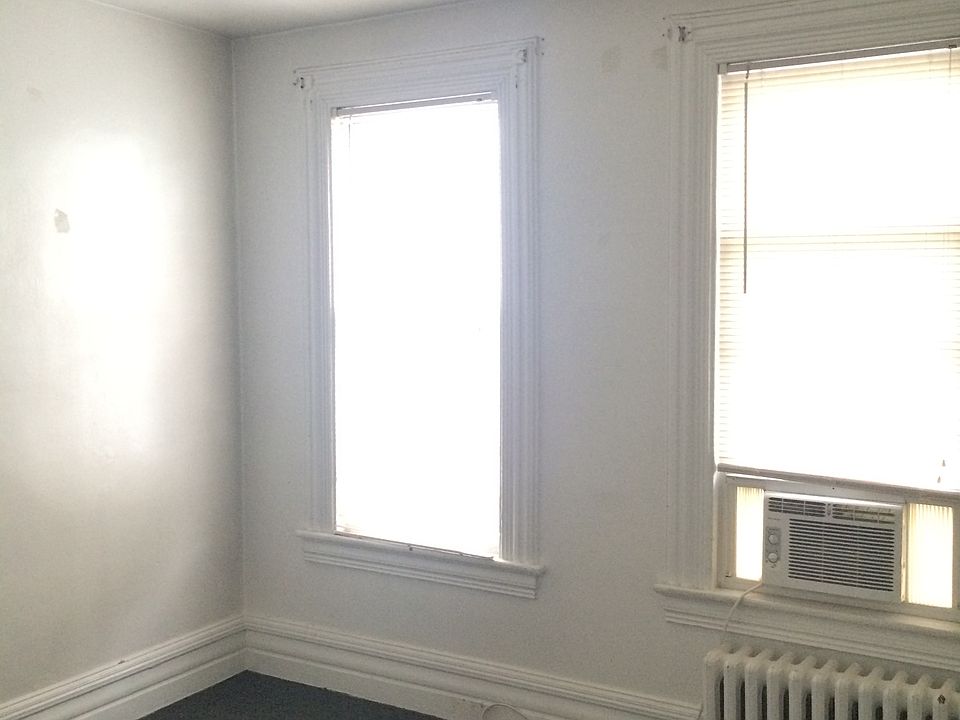 1st image of 269 Rich Ave #2nd