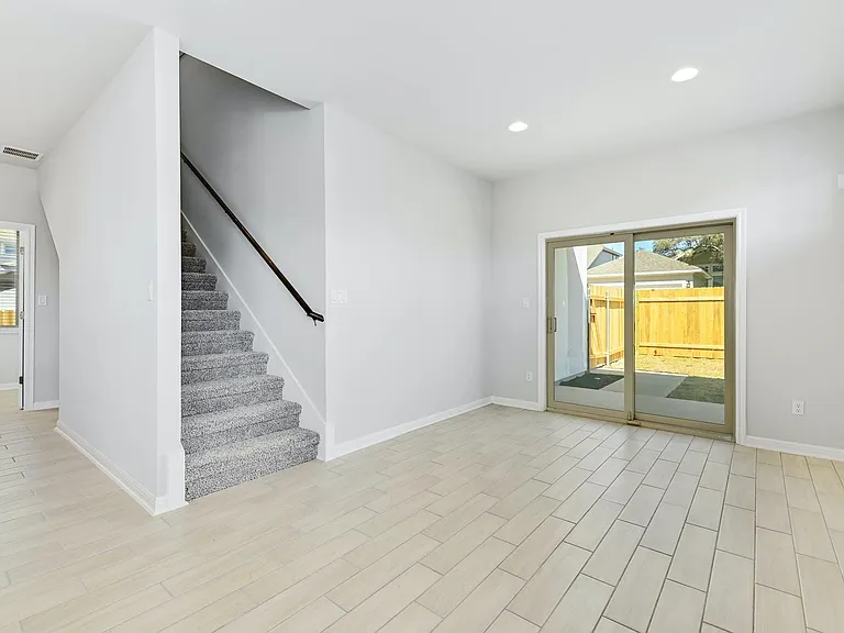 1021 Kerrwood Way — Photo 7