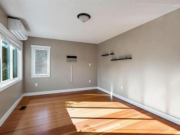 4th image of 355 Beech Ave