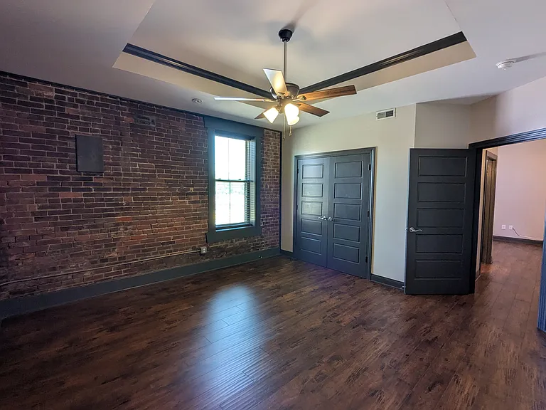 126 W A St #1B — Photo 16