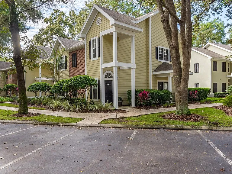 10000 SW 52nd Ave #Q99 — Photo 1