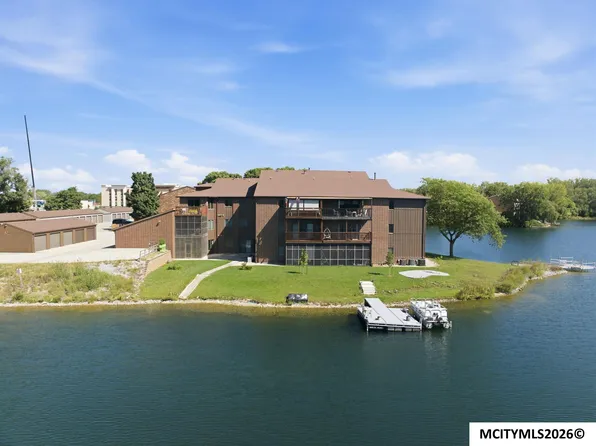 630 Briarstone Dr, Mason City, IA 50401