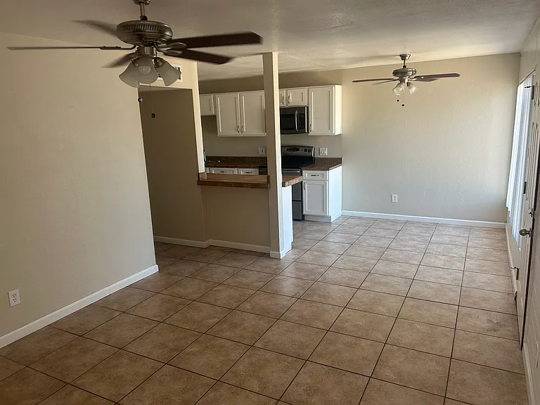 1125 E Maryland Ave #3 — Photo 3