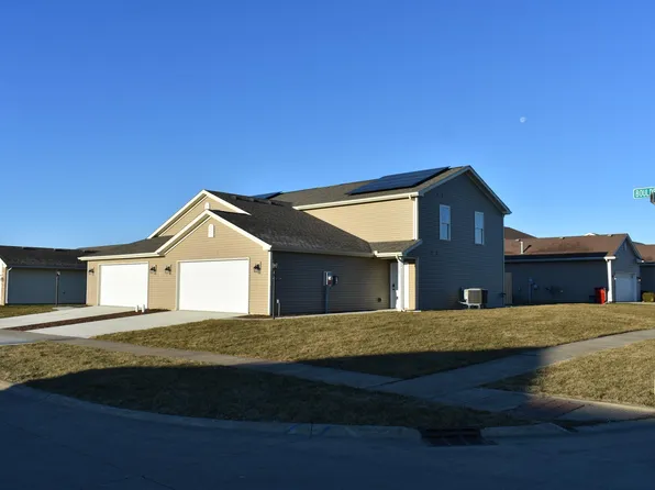 3334 Boulder Ridge Dr, Champaign, IL 61822