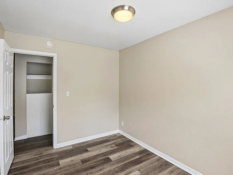 Pleasant Grove Apartments — Photo 22