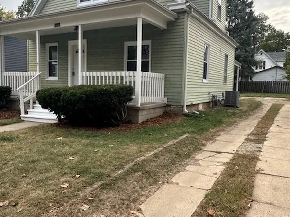 403 Willard Ave, Bloomington, IL 61701