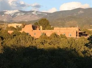 1070 Encantado Dr, Santa Fe, NM 87501