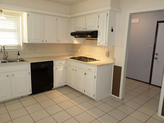3rd image of 2416 Dogwood Ln