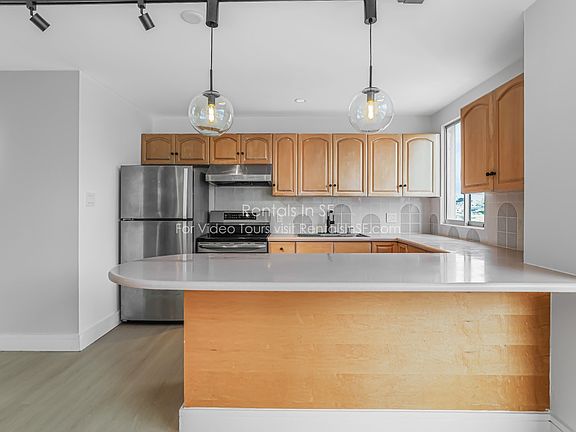 5th image of 946 Stockton St APT 9B