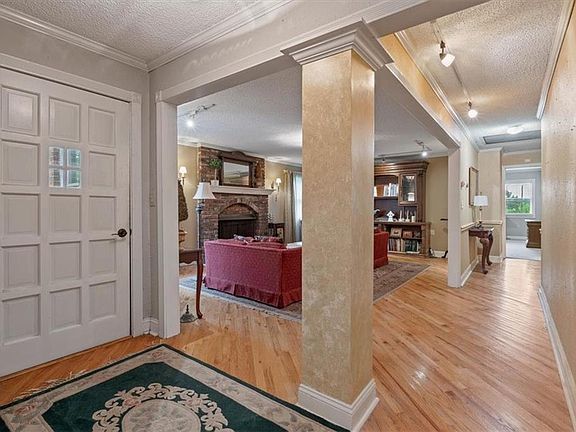 4th image of 3107 NW Oakcrest Dr