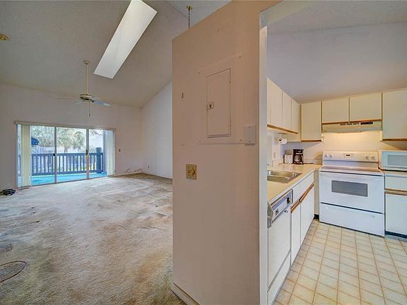 5th image of 1451 NE 14th Ct APT S48