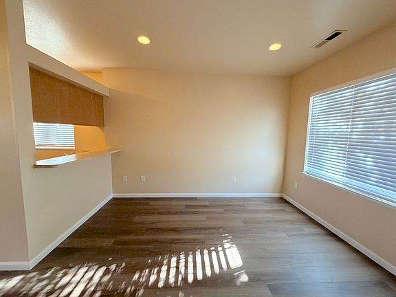 5th image of 185 Hillcrest Dr APT B