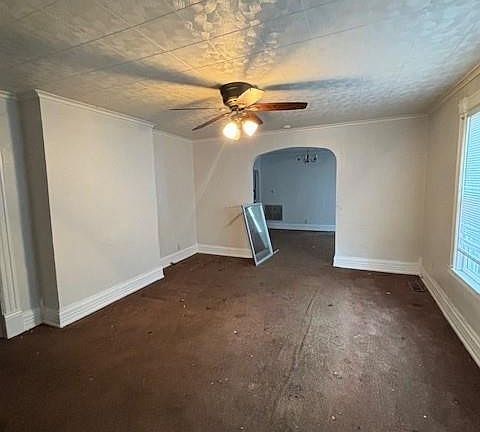 5th image of 153 Essex St
