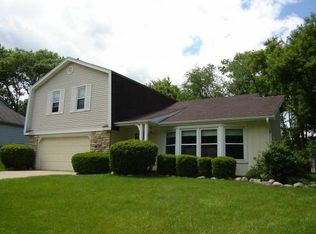 224 E Winchester Rd, Libertyville, IL 60048