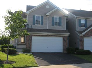 107 Walden Ct, Streamwood, IL 60107