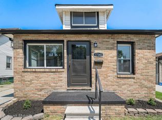 17343 Ivanhoe St, Roseville, MI 48066