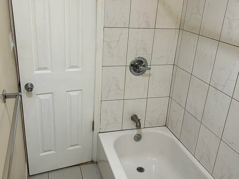 4507 Avondale St #102 — Photo 9