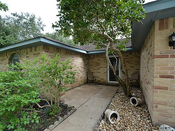 3rd image of 2611 Willow Dr