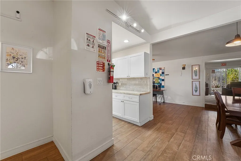 5 bed, 2474 sqft, $7,500 — Photo 3