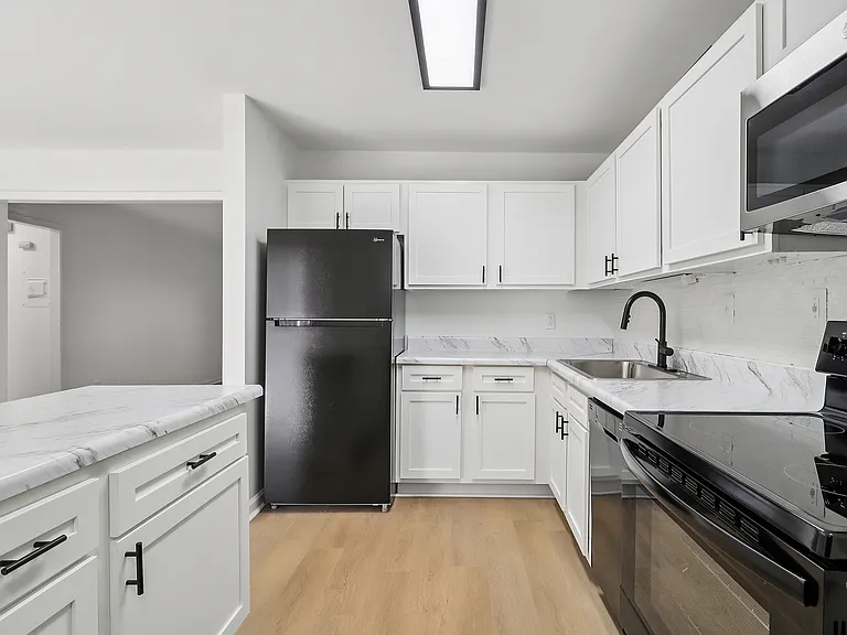 ReNew Chastain — Photo 3