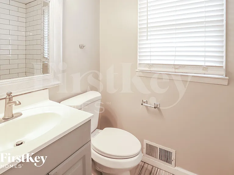 8712 Marty Ln — Photo 17