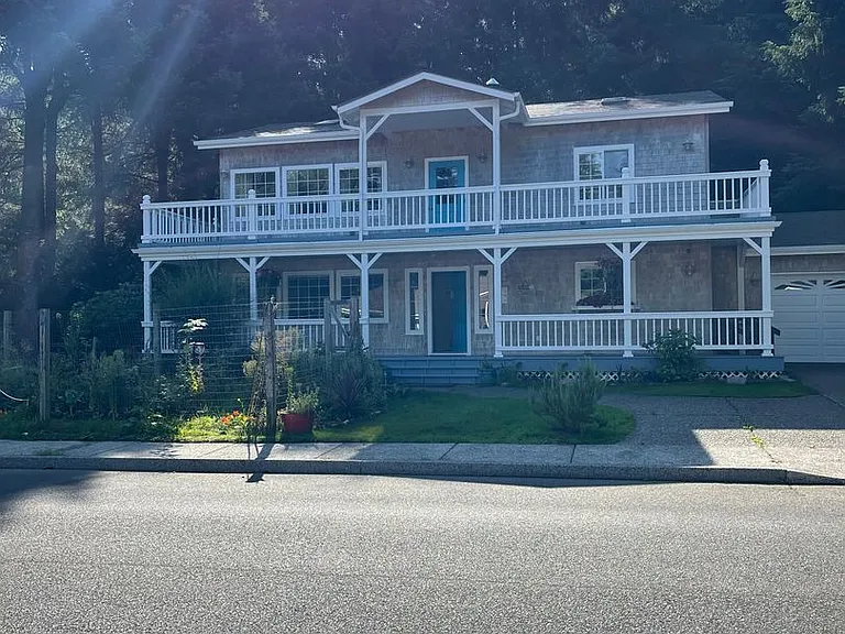 496 Fairway Ct — Photo 1