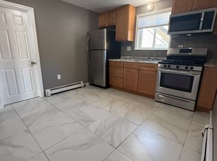 4 Pine St APT 2, Taunton, MA 02780