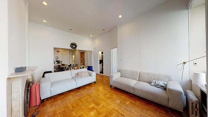 Rented by Bond New York | media 29