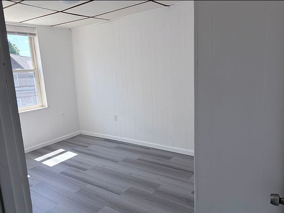 3rd image of 17 Walnut St