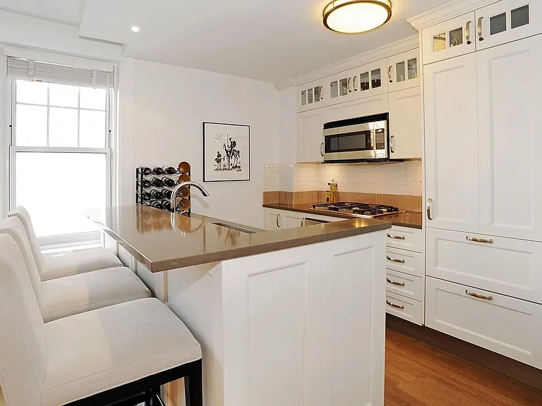 27 W 72nd St #1514 — Photo 3