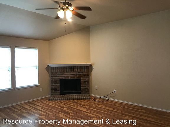 3rd image of 1017 Shackelford Ln