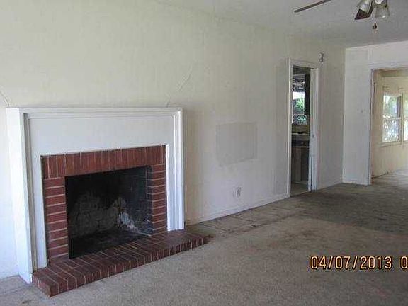 3rd image of 1826 W Country Club Blvd