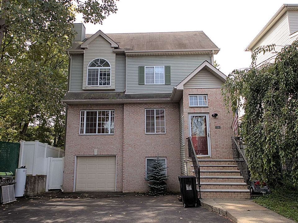 1st image of 34 Barry Ct