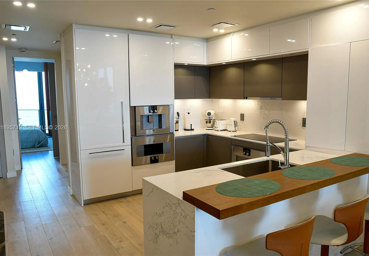 2 bed, 2.5 bath, 1447 sqft, $18,000 — Photo 1