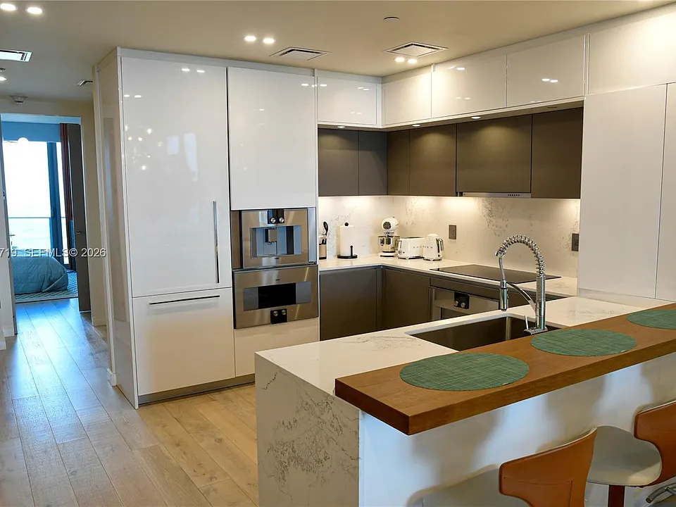 15701 Collins Ave #4403