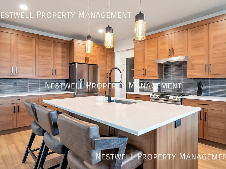 76 N Midland Dr — Photo 9