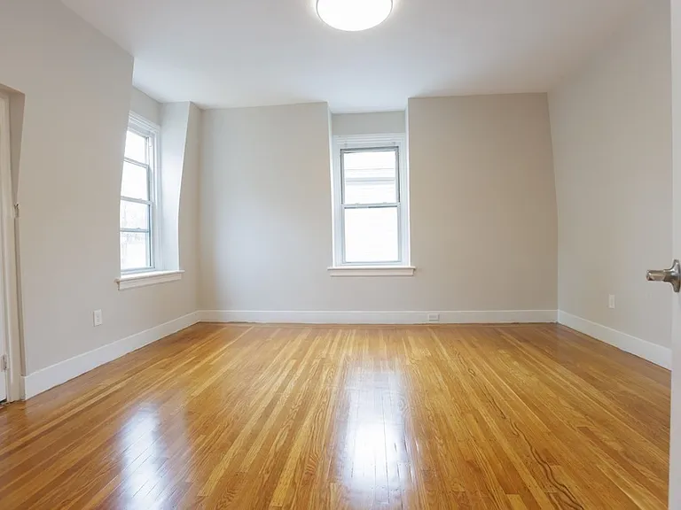 157 Winthrop St #2 — Photo 4