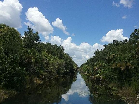 Lot on fresh water canal