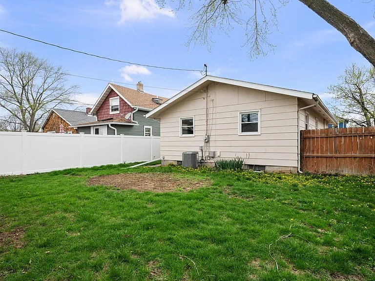 1815 Cody St — Photo 22