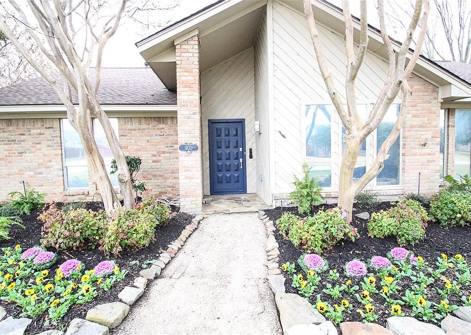 1st image of 900 Raywood Cir