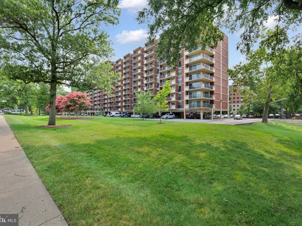 1300 Army Navy Dr APT 1023, Arlington, VA 22202