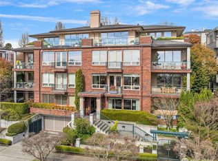 660 W Olympic Pl APT 4, Seattle, WA 98119