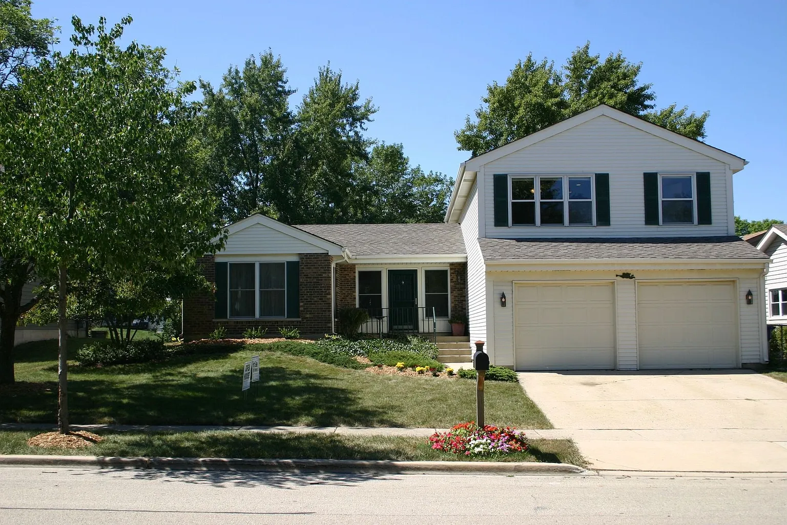 1974 Towner Ln photo 1